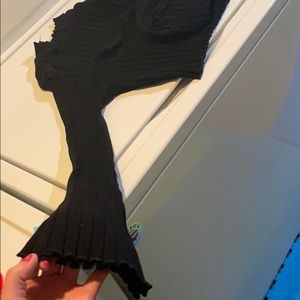 BLACK TURTLENECK LONGSLEEVE FLARE CROP TOP